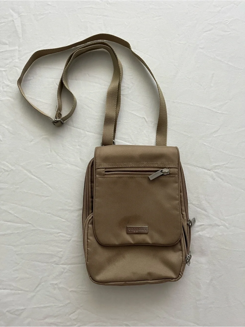 Baggallini Small Crossbody Messenger Bag in Taupe
